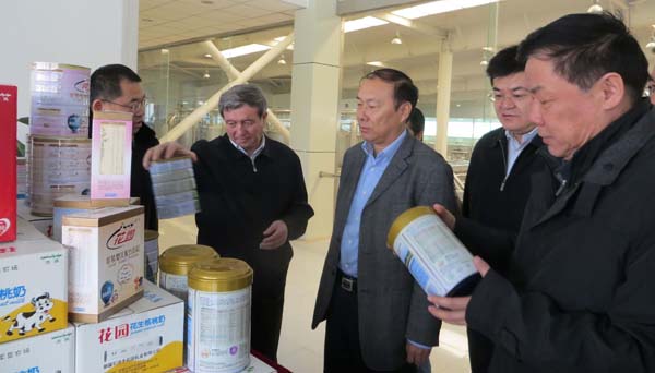 自治区党委常委哈尼巴提61沙布开在八师石河子市调研食品药品监管